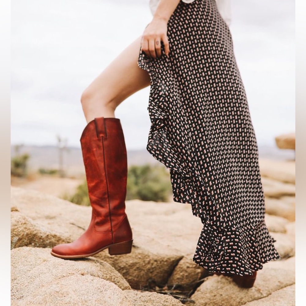 FRYE Carson pull on tall red leather boots 👢 size 8